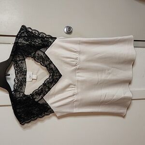 Sleeveless v neck top